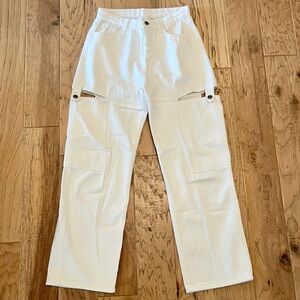 White Cargo Pants w/ Slits in the Sides w/ Silver Buttons, size M
